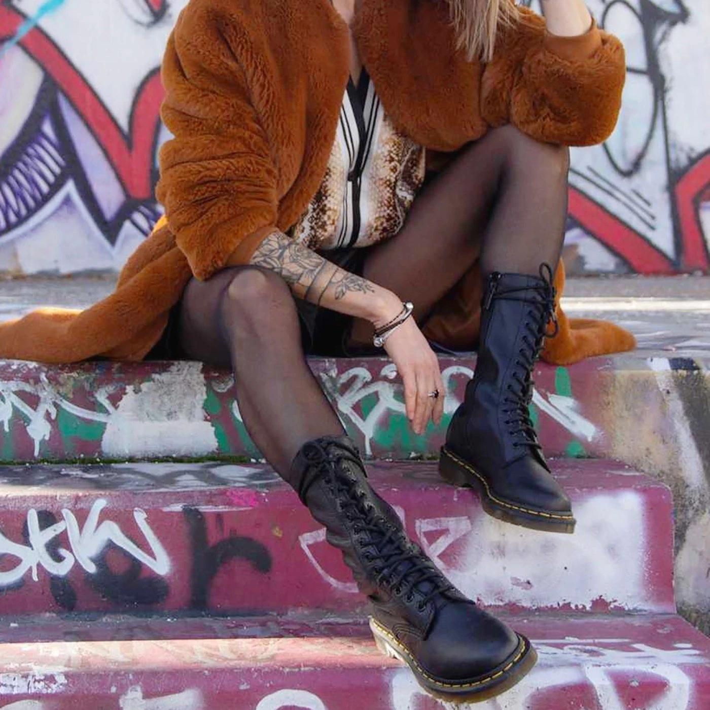 Dr. Martens 1B99 Stivale da donna realizzato in morbida pelle virginia 