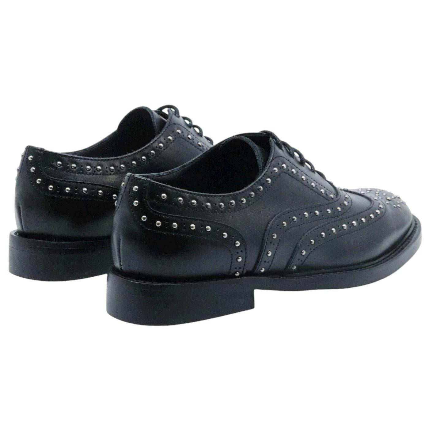 Allacciata donna Anna F 1746 in pelle nera con borchiette 