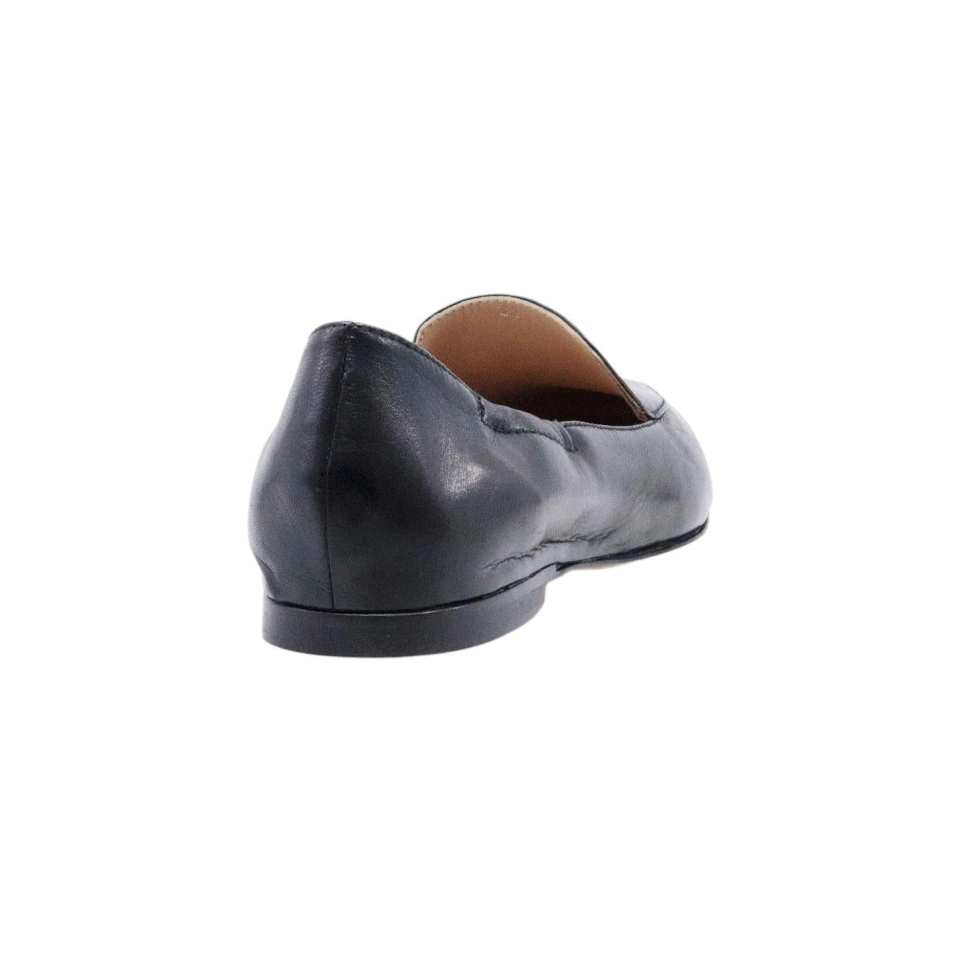 Mocassino donna Triver Flight con frangia realizzato in pelle nappata di colore nero 