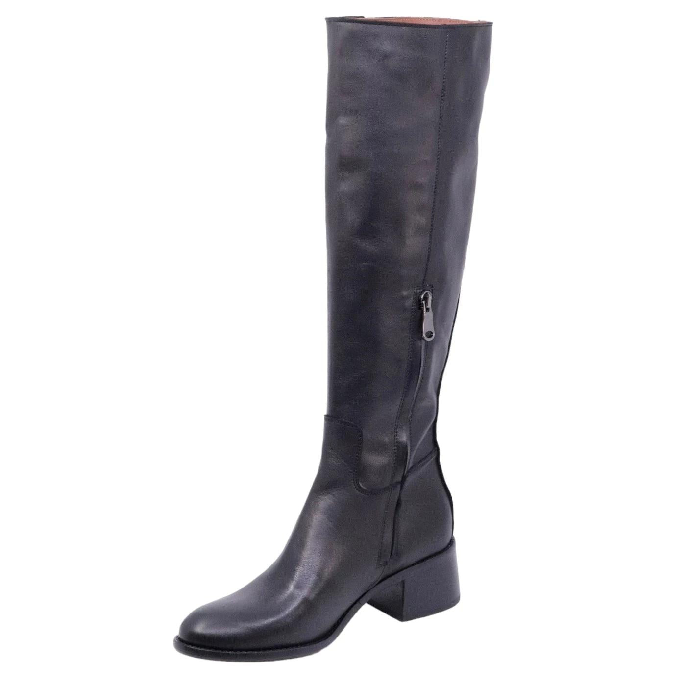 Stivale da donna Curiositè 2125 in pelle morbida di colore nero 