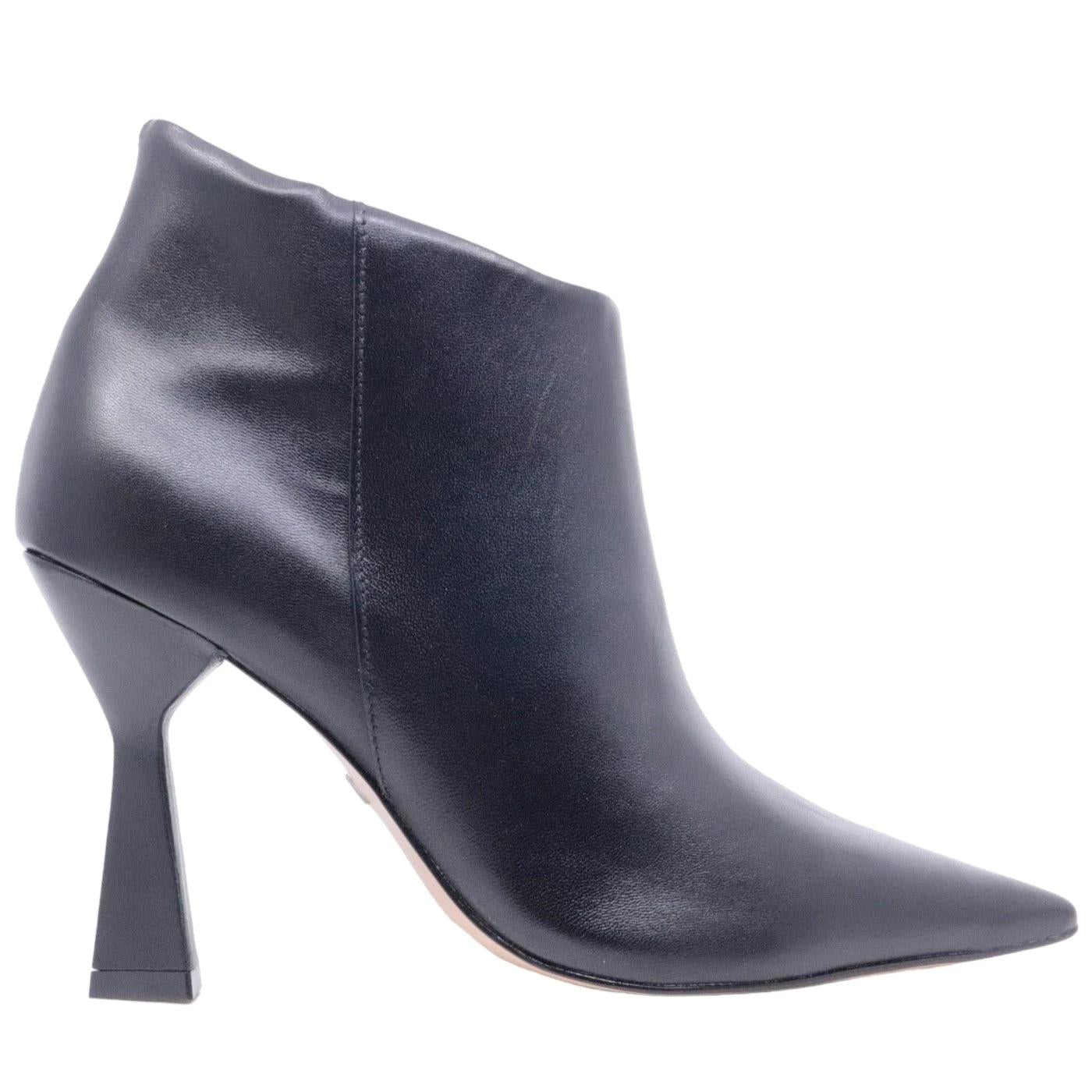 Tronchetto donna Carrano in elegante pelle di colore nero 