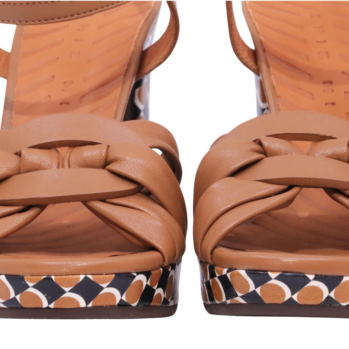 Chie Mihara Cabeit sandalo donna in pelle camel con tacco geometrico 