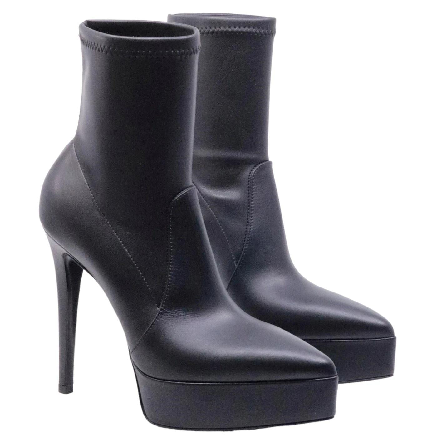 Tronchetto Sergio Levantesi da donna realizzato in pelle di colore nero 