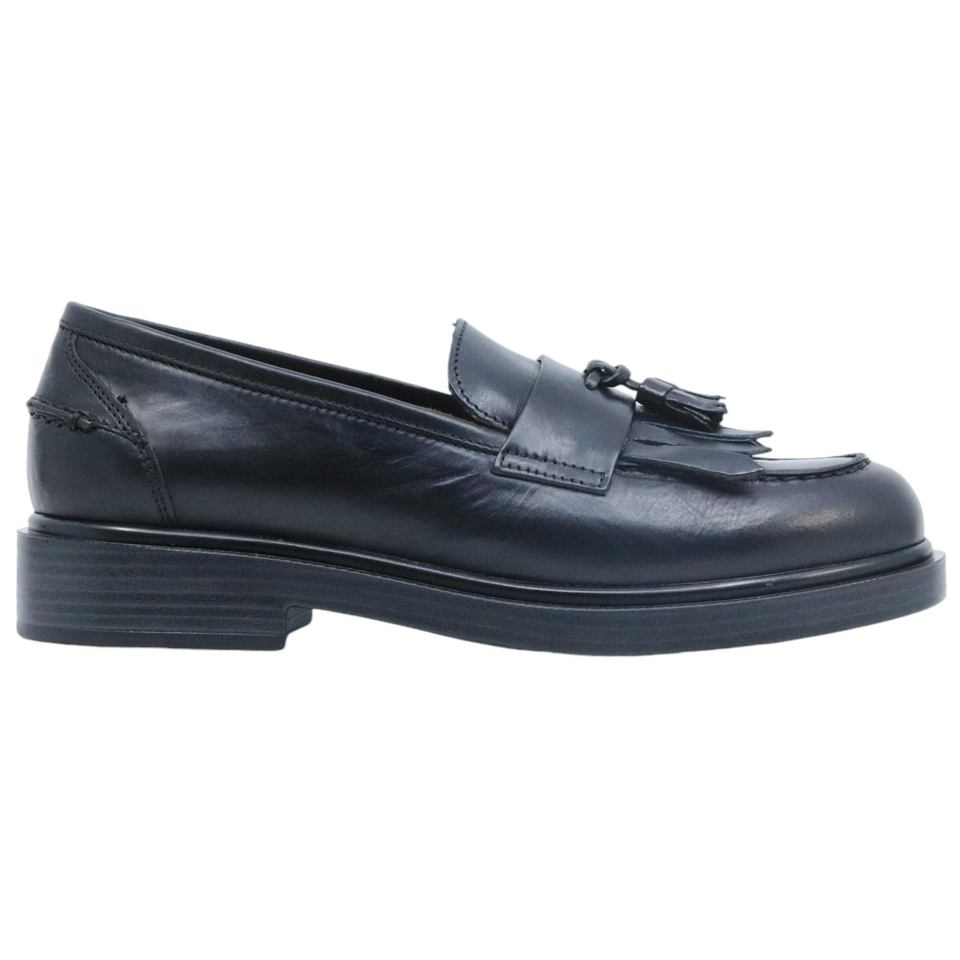 Mocassino donna Triver Flight 709-24 in pelle nera caratterizzato da un mappetto 