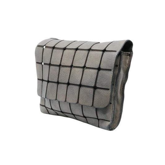 Borsa tracolla Campomaggi Acacia C04064 in pelle ghiaccio tinta in capo con decorazione traforata 