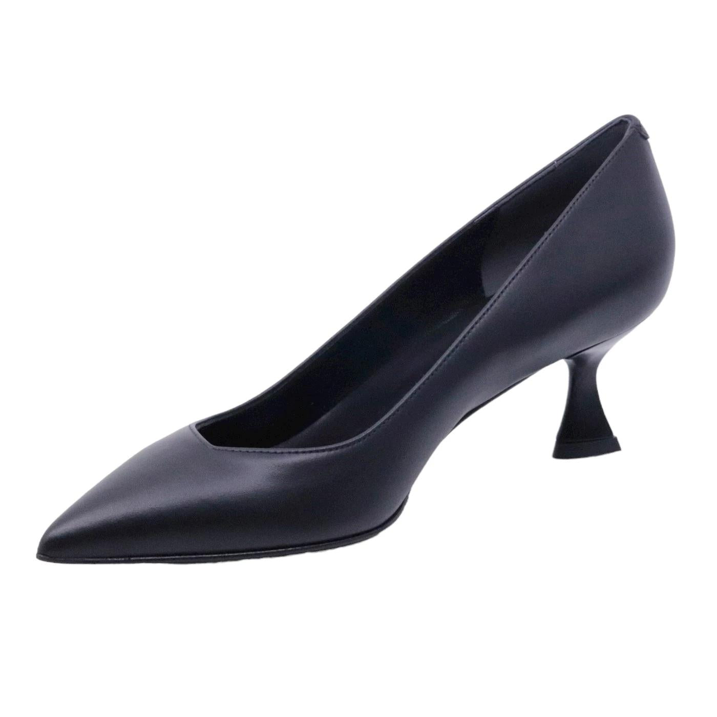 Décolleté Sergio Levantesi Chenil 23 da donna realizzata in pelle opaca di colore nero 