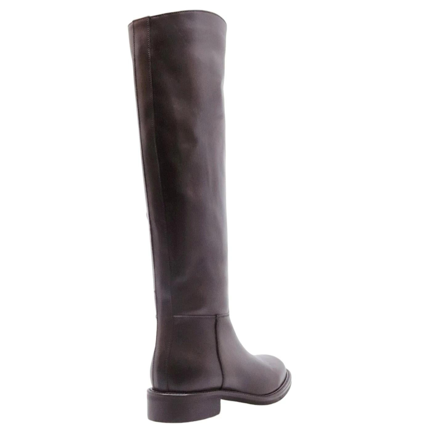 Stivale da donna The Seller GD491 realizzato in pelle di colore marone 