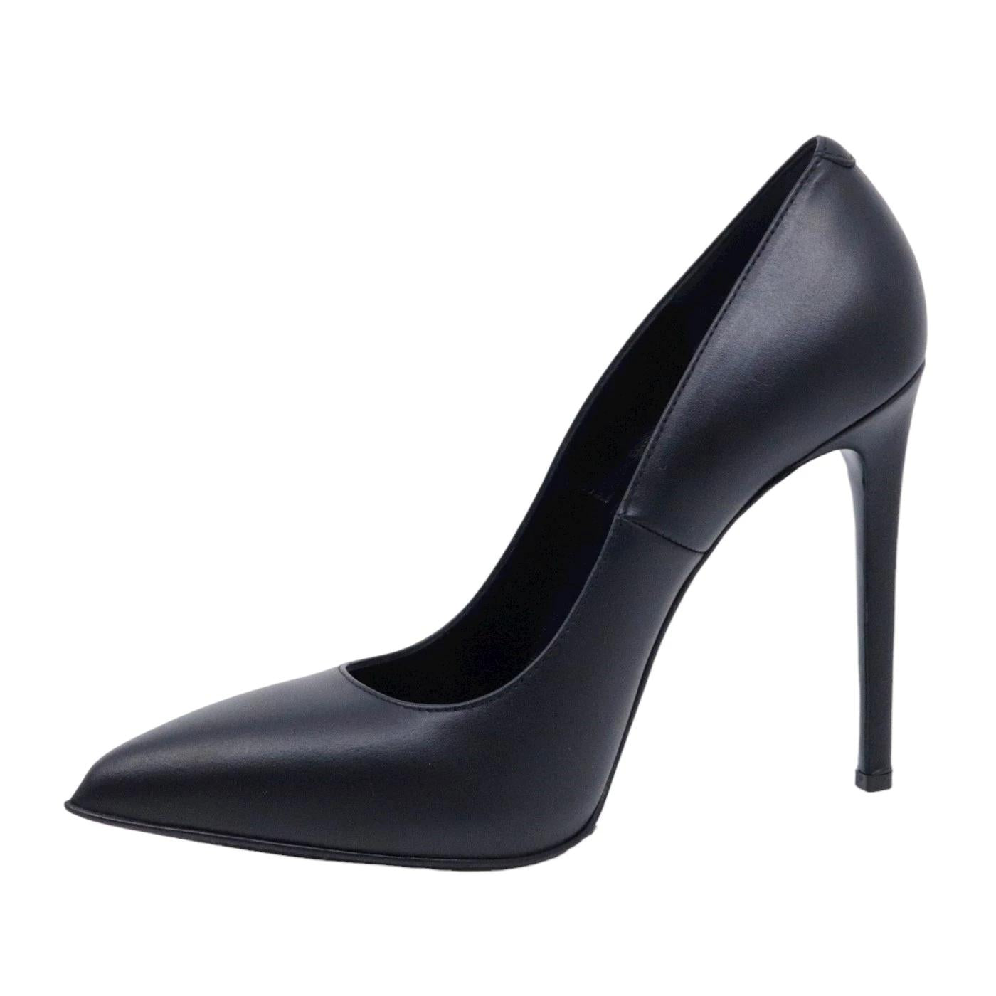 Sergio Levantesi décolleté da donna realizzato in pelle opaca di colore nero 