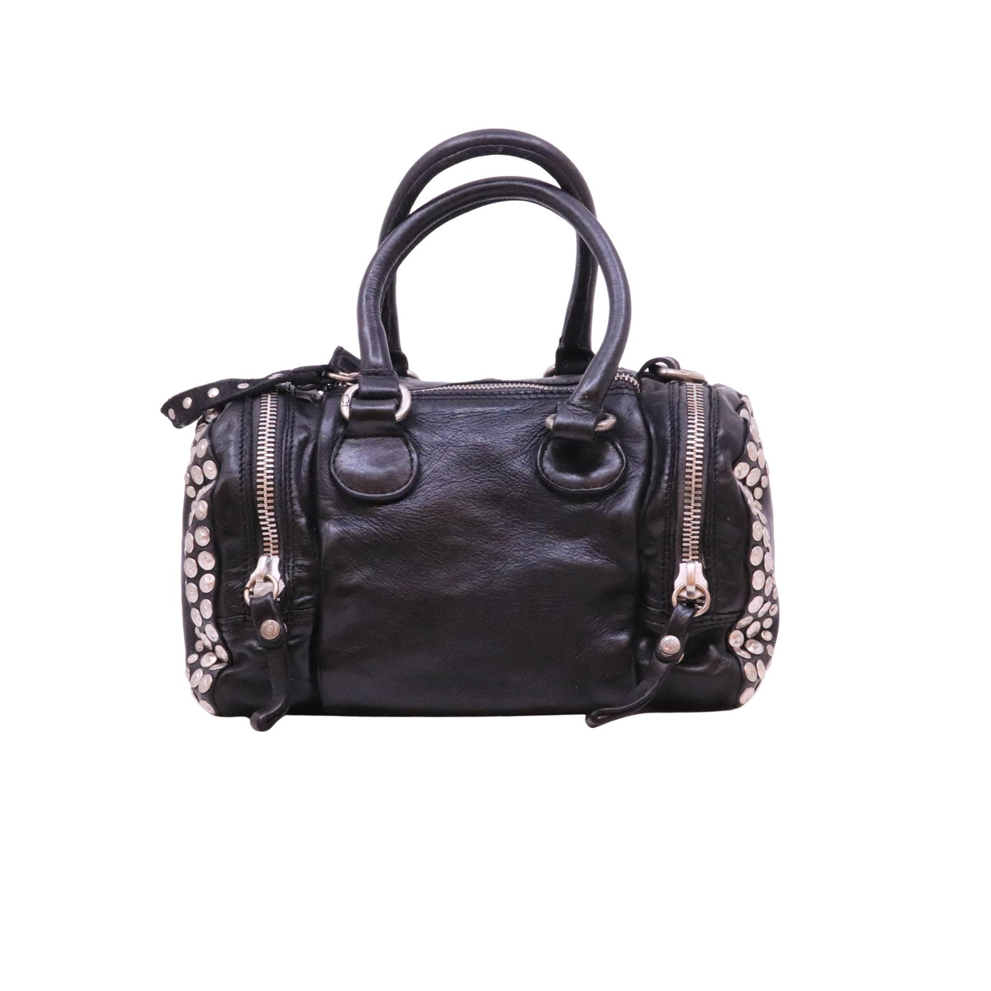 Campomaggi Britney C002780ND borsa bauletto in pelle nera con borchie 