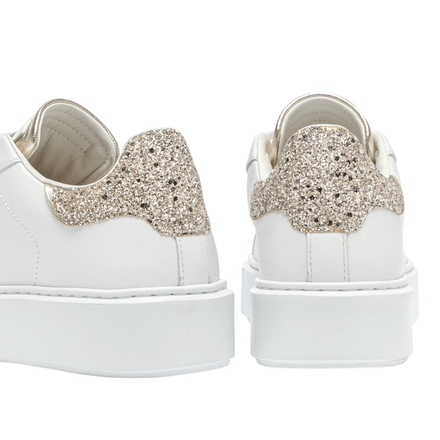 Sneaker donna Crime London New Extralight 20803 in pelle bianca e talloncino con strass platino 