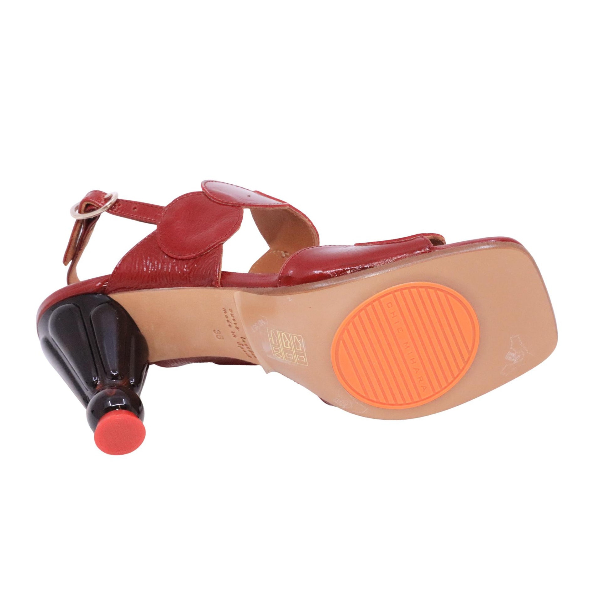 Chie Mihara Urana sandalo donna in pelle rossa con tacco scultoreo 