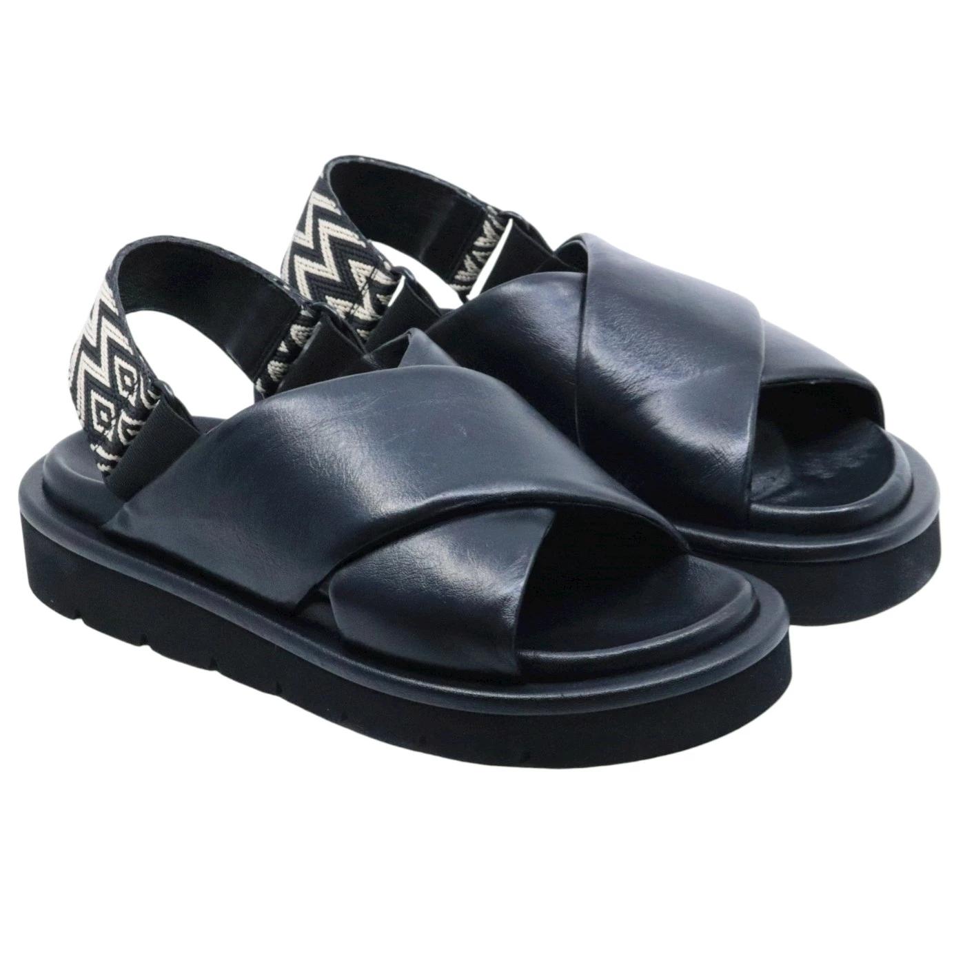 Sandalo donna Tosca Blu Summerlyn in pelle nera e cinta elastica in tessuto 