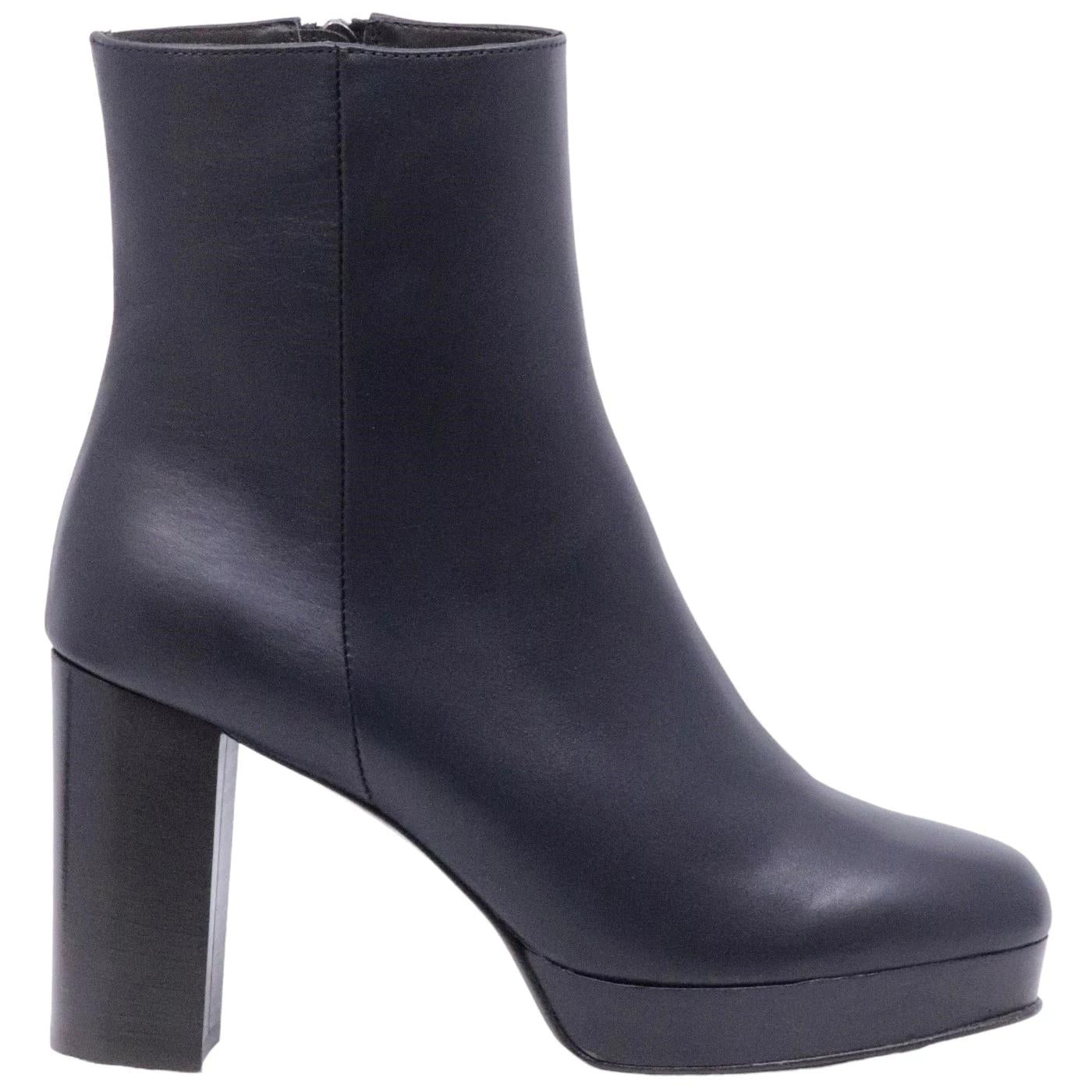 Stivaletto da donna Triver Flight in pelle di colore nero. 