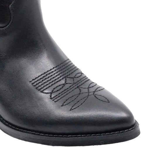 Texano donna Ranyé Jennifer realizzato in pelle nappa di colore nero con ricami. 