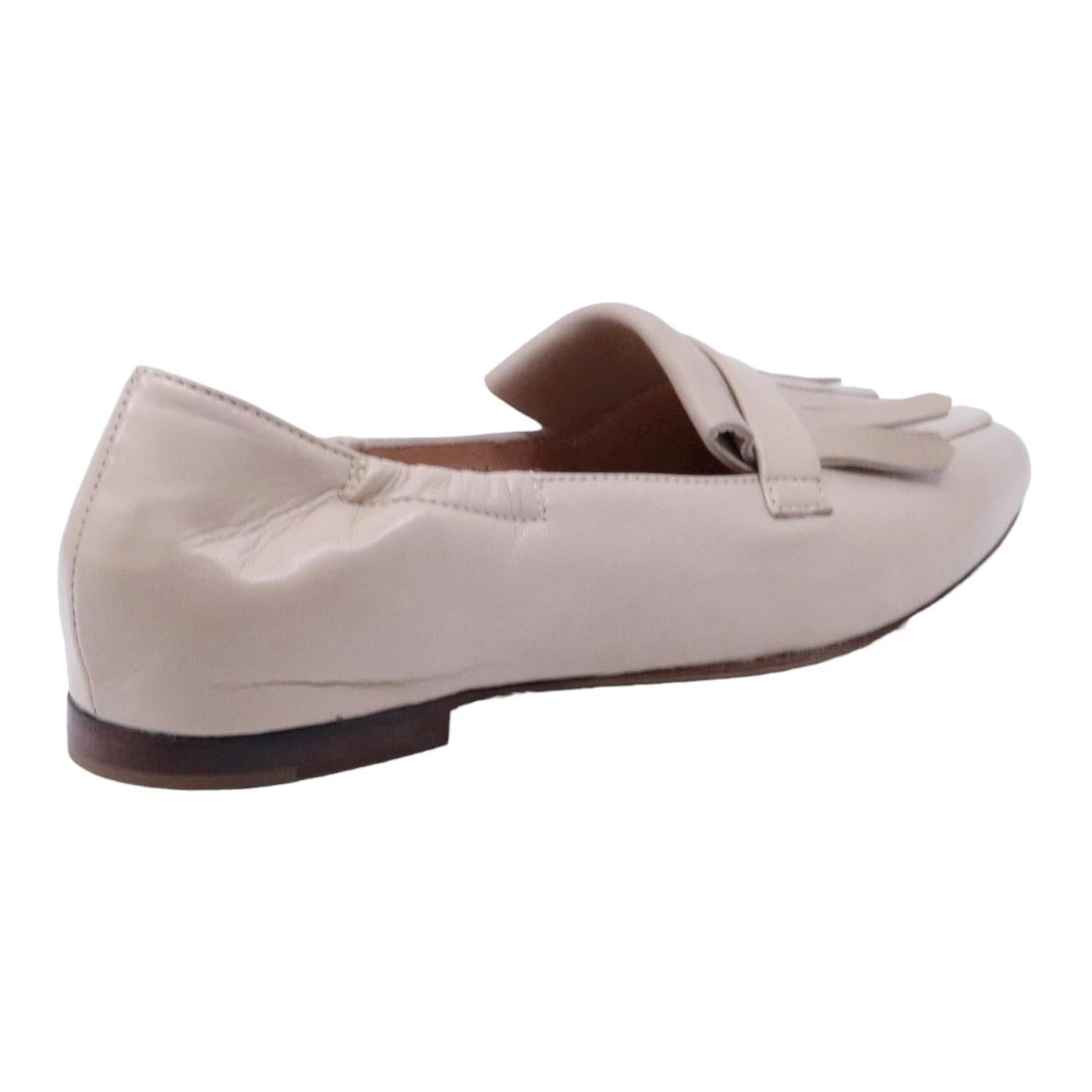 Mocassino donna Triver Flight realizzato in pelle nappata di colore avorio 