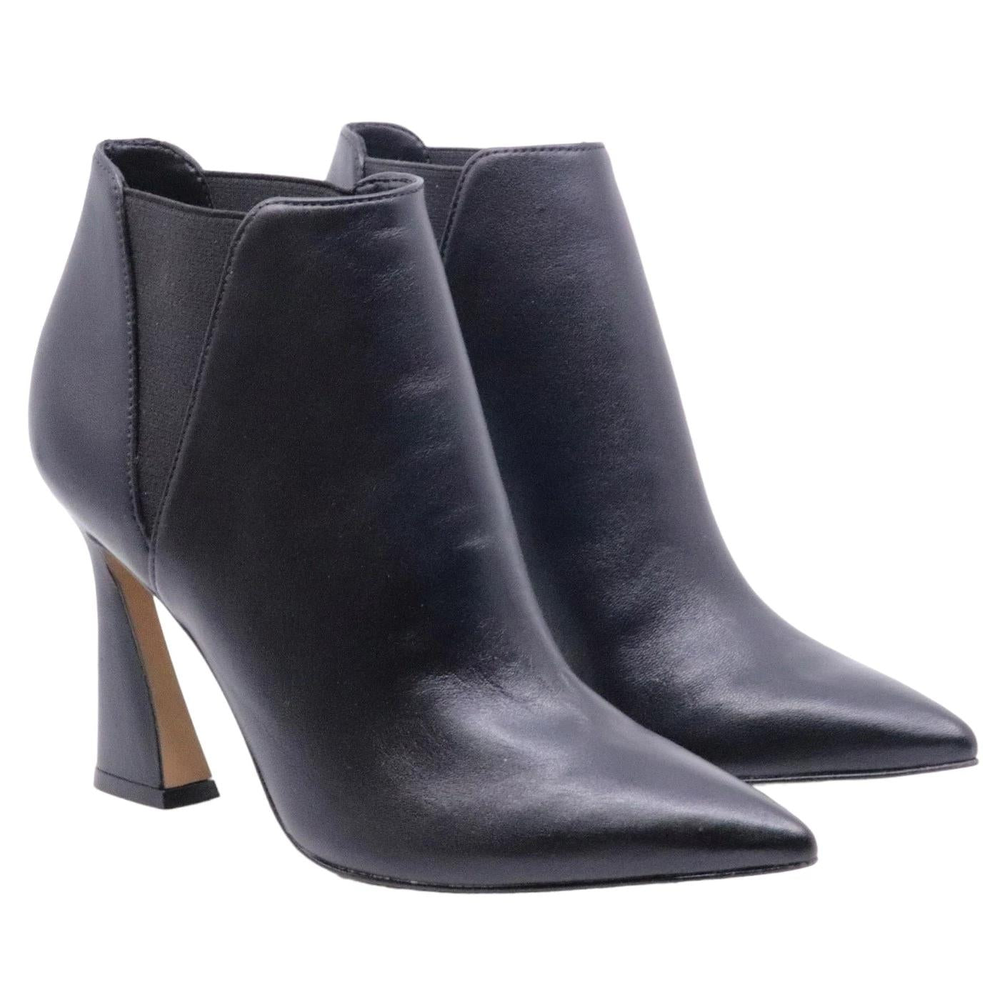 Tronchetto donna Carrano in elegante pelle di colore nero 