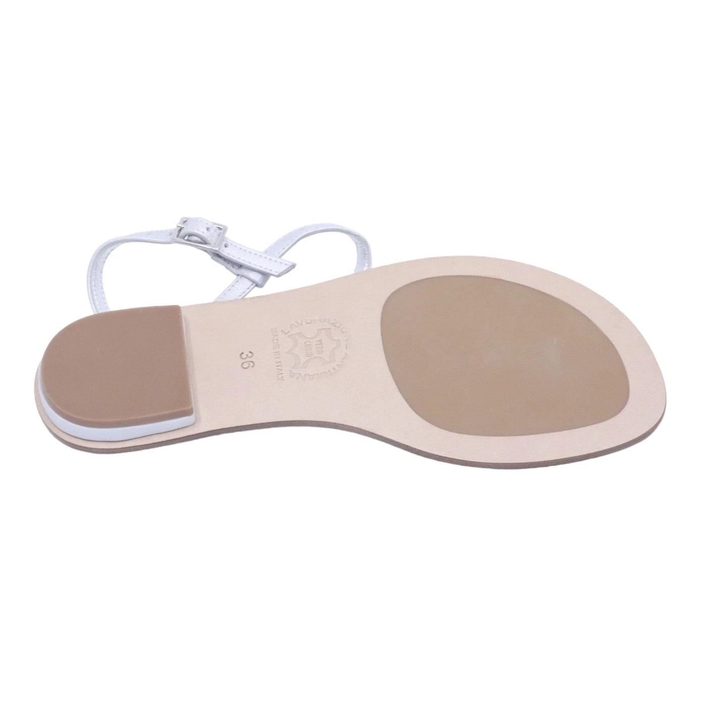 Sandalo infradito 3131C  Paolo Ferrara in pelle argento e pietre color blu zaffiro 