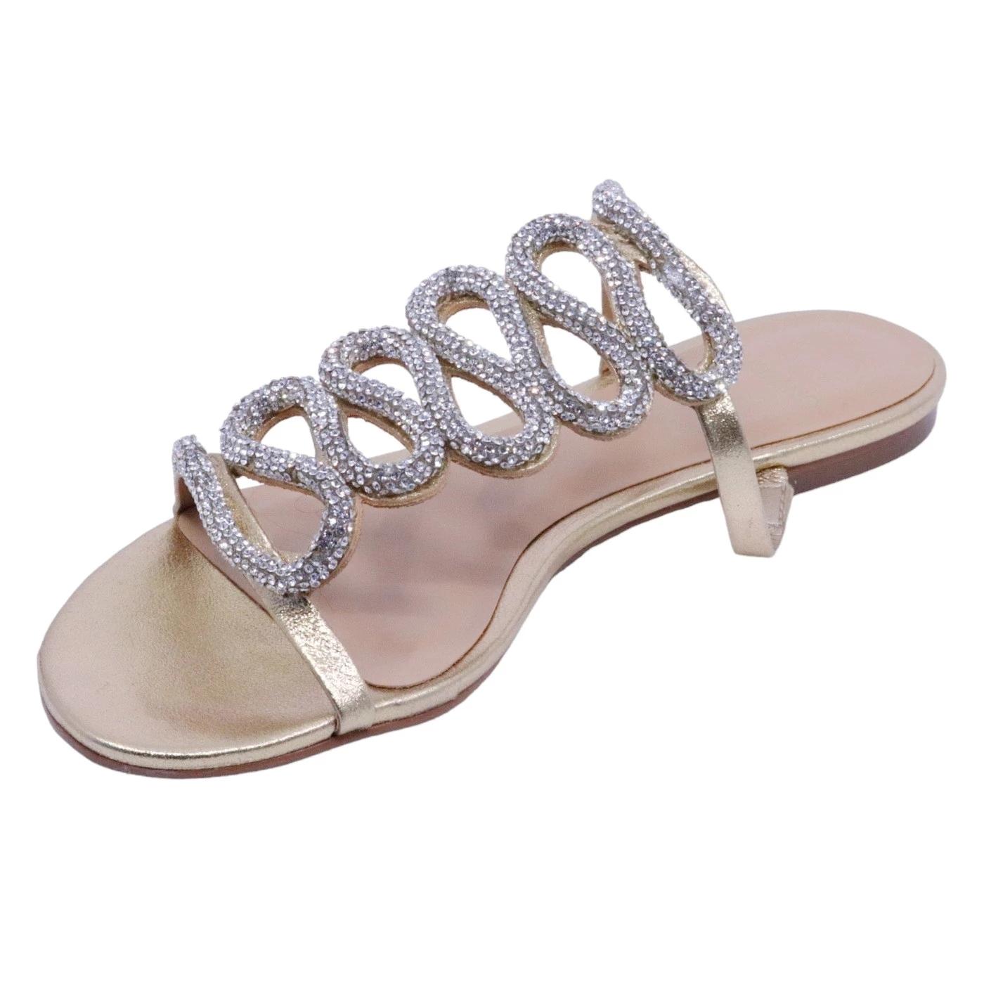 Sandalo basso Carrano 679004 in pelle satinata di colore oro 