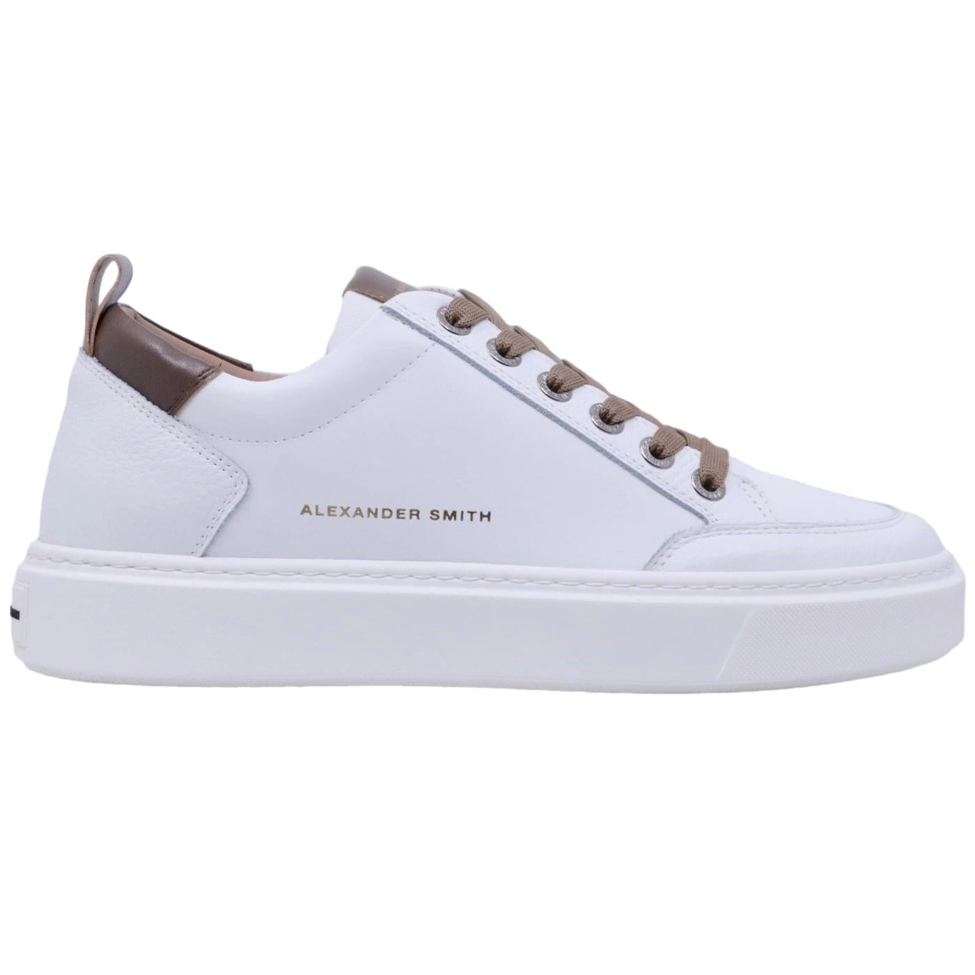 Sneaker uomo Alexander Smith Bond in pelle bianca e dettagli in marrone. 