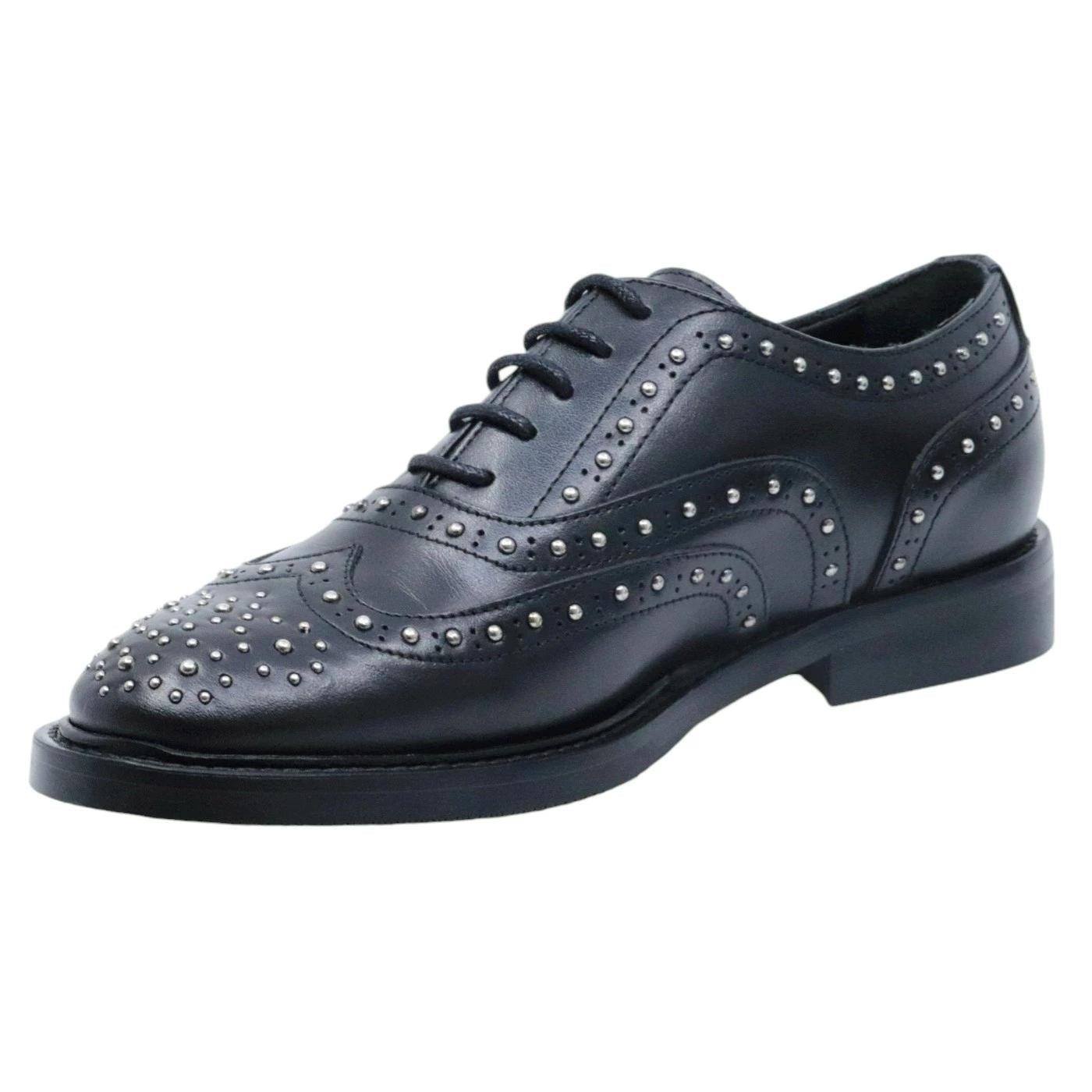 Allacciata donna Anna F 1746 in pelle nera con borchiette 