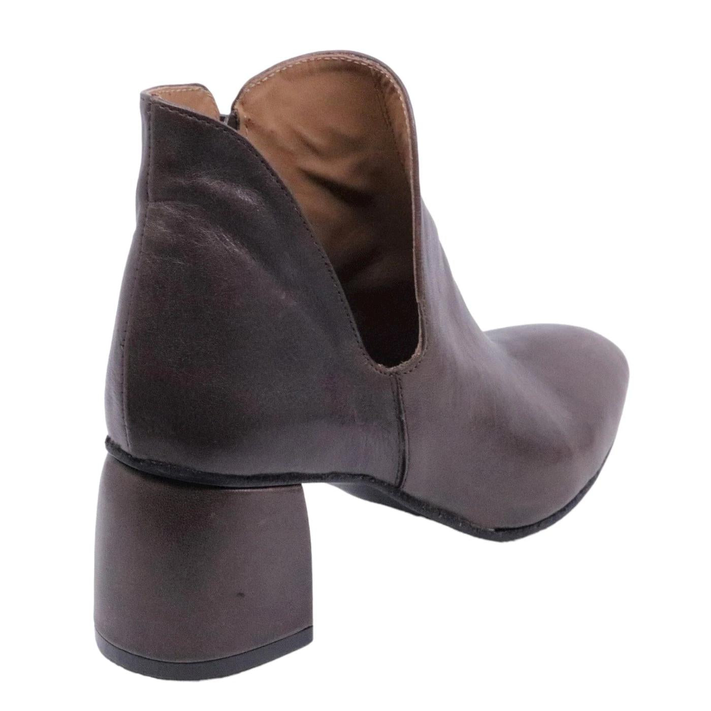 Stivaletto donna Kudetà in morbida pelle di colore marrone 