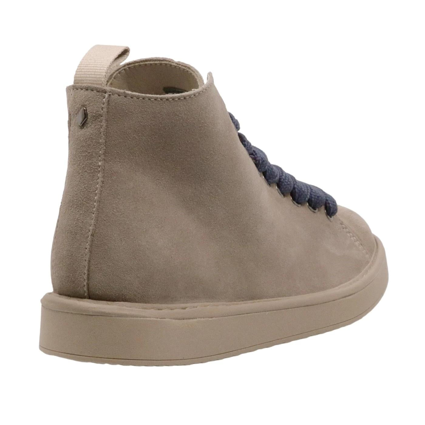 Polacchino uomo Panchic P01 in realizzata in pelle scamosciata nocciola con lacci blu 