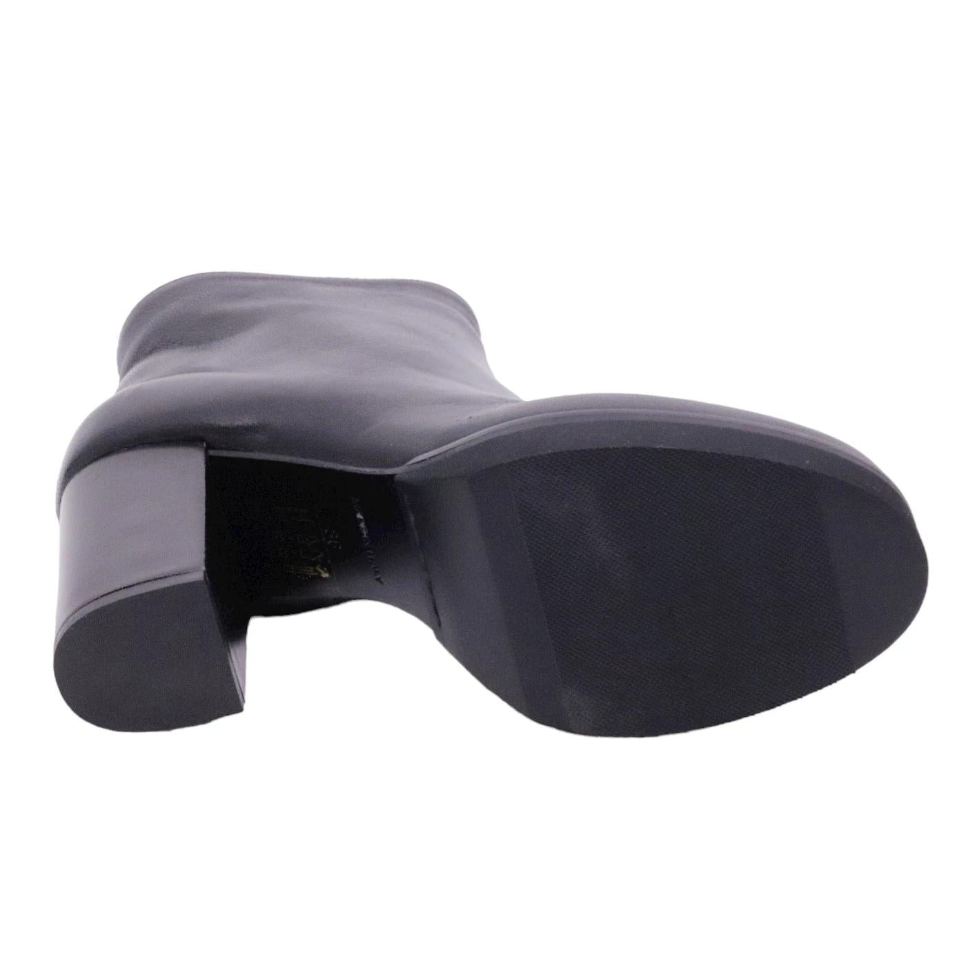 Stivaletto a tronchetto The Seller da donna realizzato in pelle di colore nero 