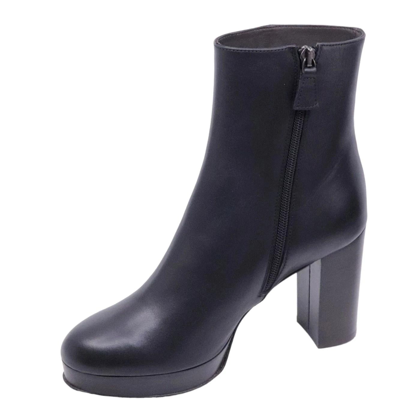 Stivaletto da donna Triver Flight in pelle di colore nero. 