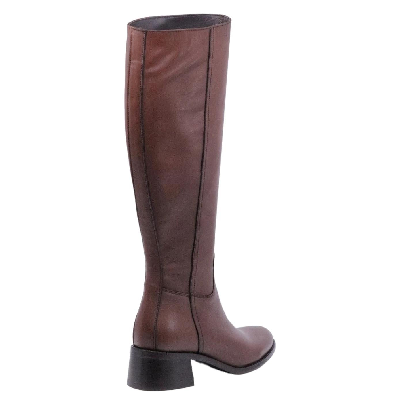 Stivale da donna Curiositè 2125 in pelle morbida di colore cuoio 