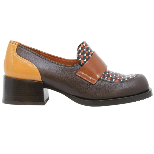 Mocassino Chie Mihara Zumaira donna in pelle marrone e stampa a fantasia 