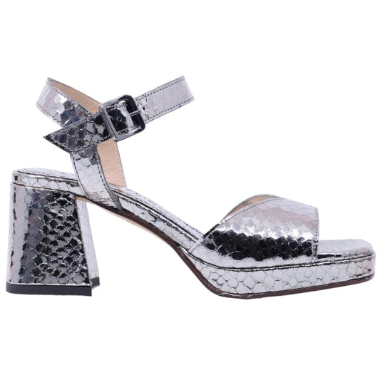 Sandalo Triver Flight da donna realizzato in morbida pelle specchiata 