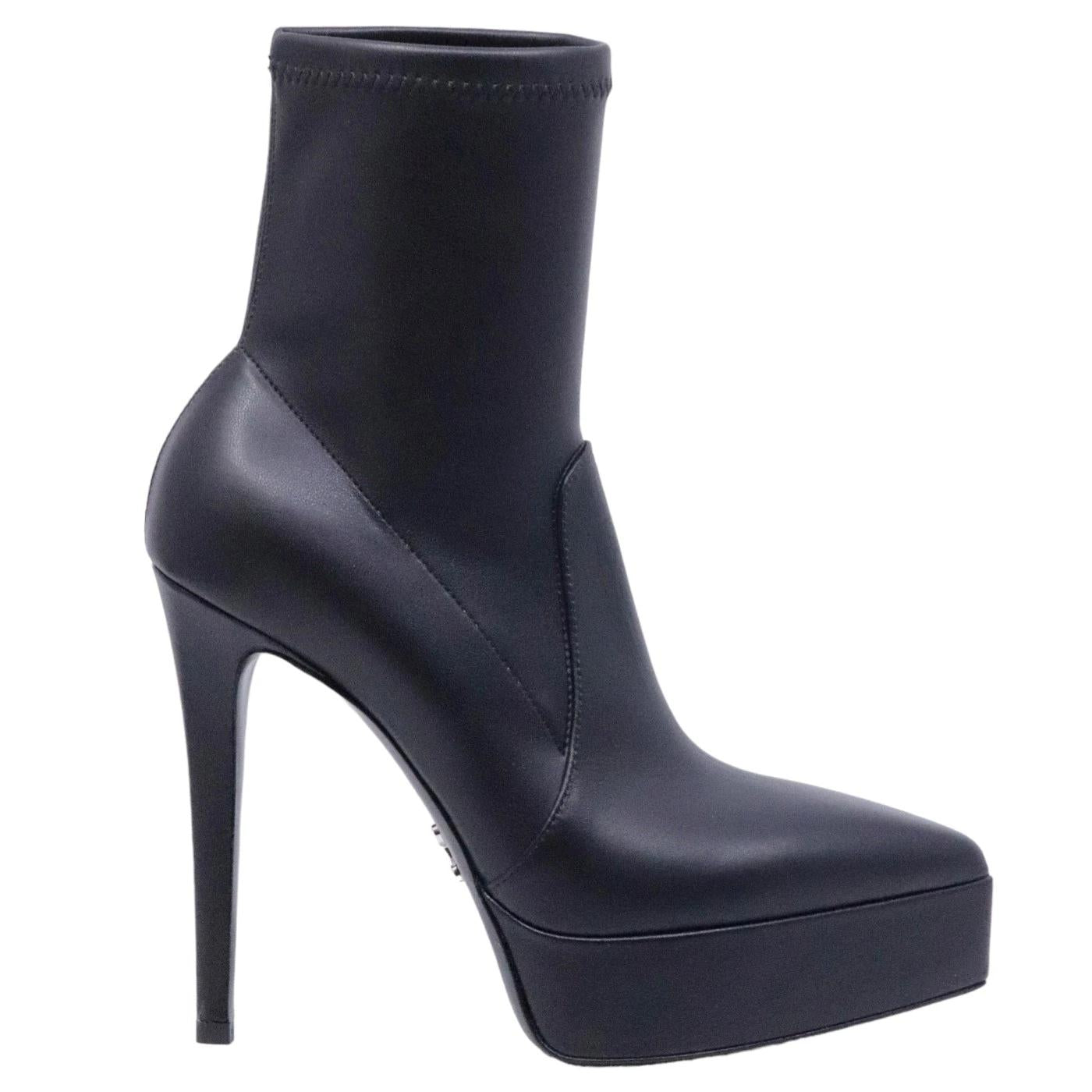 Tronchetto Sergio Levantesi da donna realizzato in pelle di colore nero 