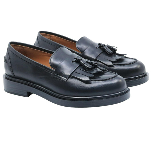Mocassino donna Triver Flight 709-24 in pelle nera caratterizzato da un mappetto 
