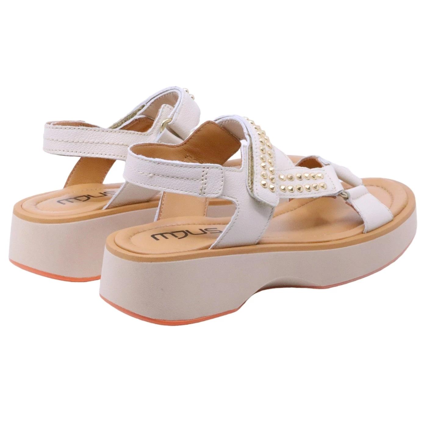 Sandalo zeppa Mjus T99004 in pelle latte con brochie oro 
