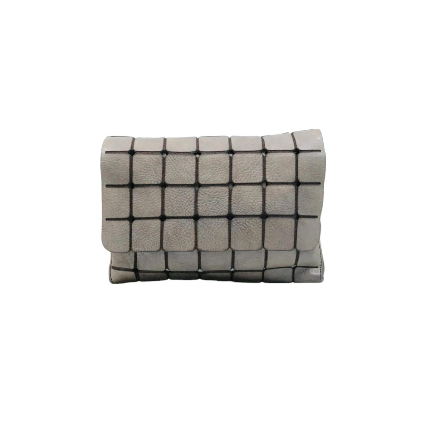 Borsa tracolla Campomaggi Acacia C04064 in pelle ghiaccio tinta in capo con decorazione traforata 