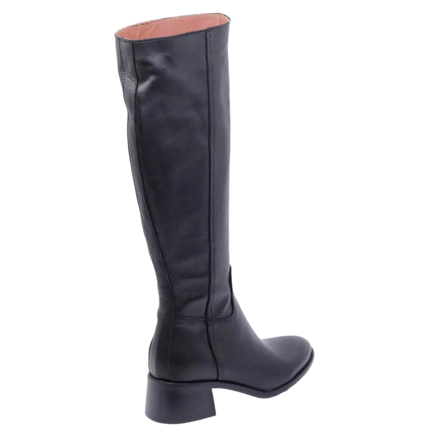 Stivale da donna Curiositè 2125 in pelle morbida di colore nero 