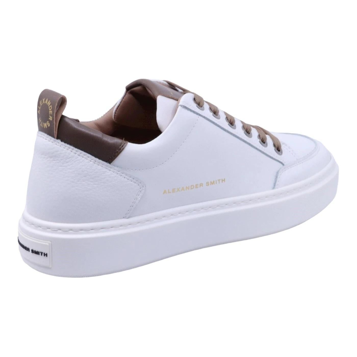 Sneaker uomo Alexander Smith Bond in pelle bianca e dettagli in marrone. 