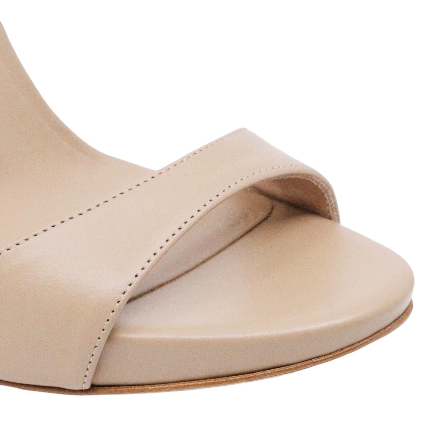 Sergio Levantesi sandalo da donna realizzato in pelle di colore beige 