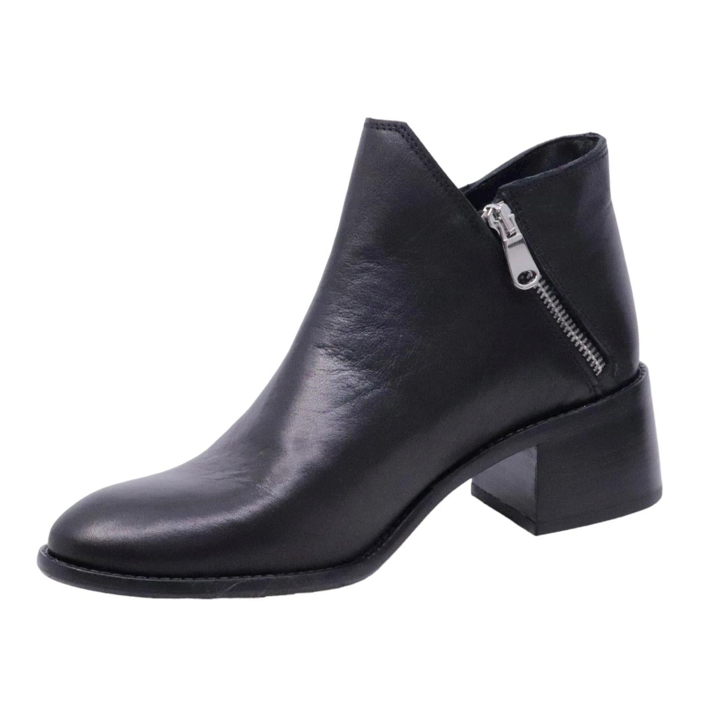 Stivaletto da donna Curiositè in pelle morbida di colore nero 