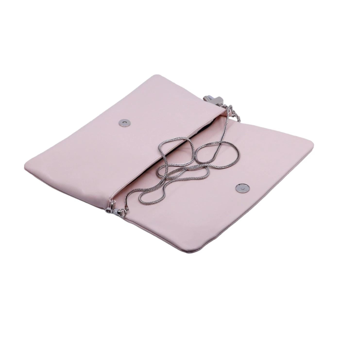 Pochette Rebelle Elisabetta realizzata in morbida pelle di colore cipria 