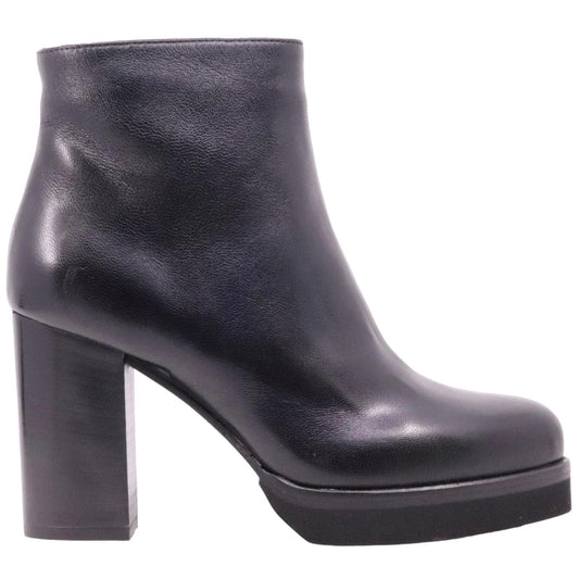 Stivaletto a tronchetto BR105 The Seller da donna realizzato in pelle di colore nero 