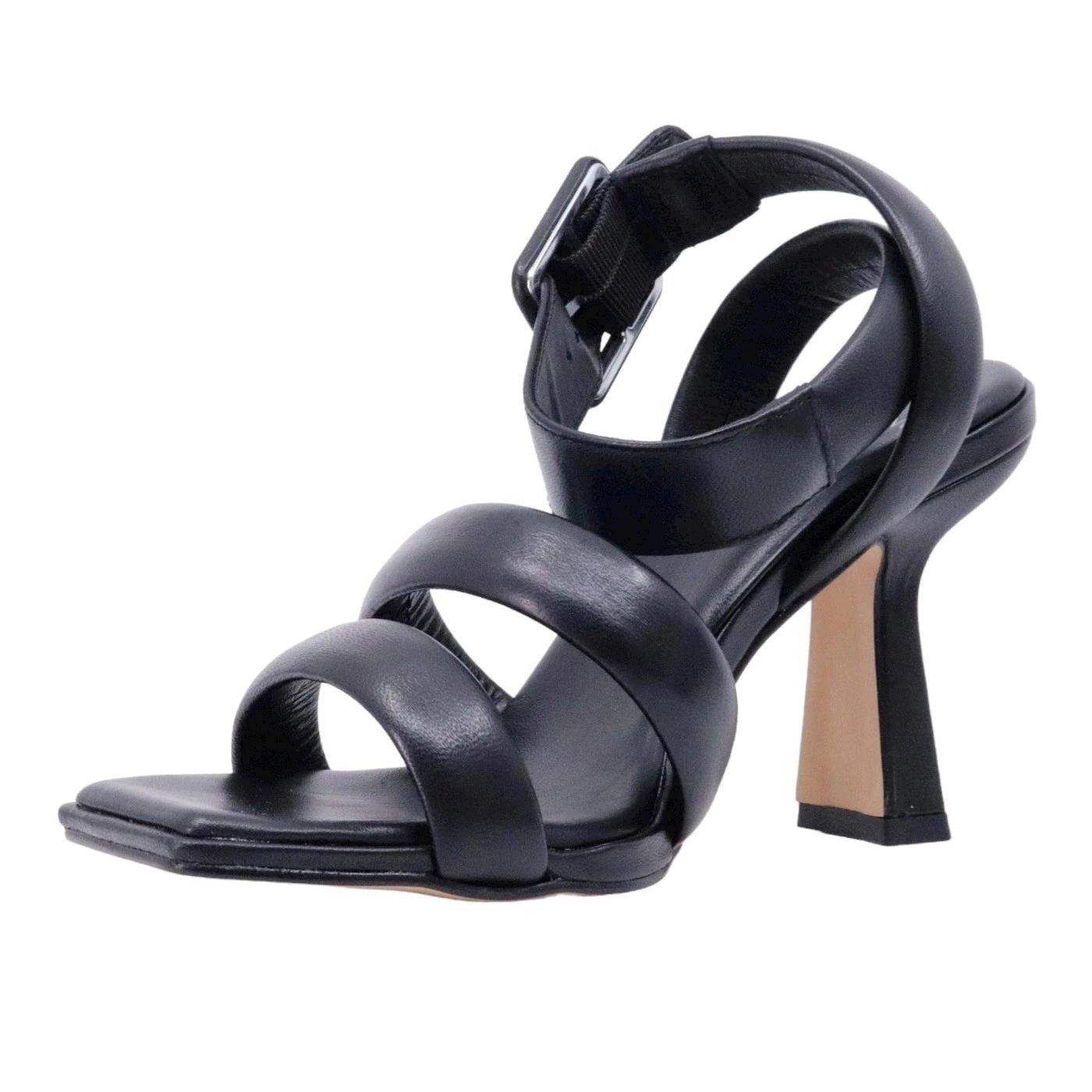 Sandalo donna Carrano 513002 in pelle di colore nero 