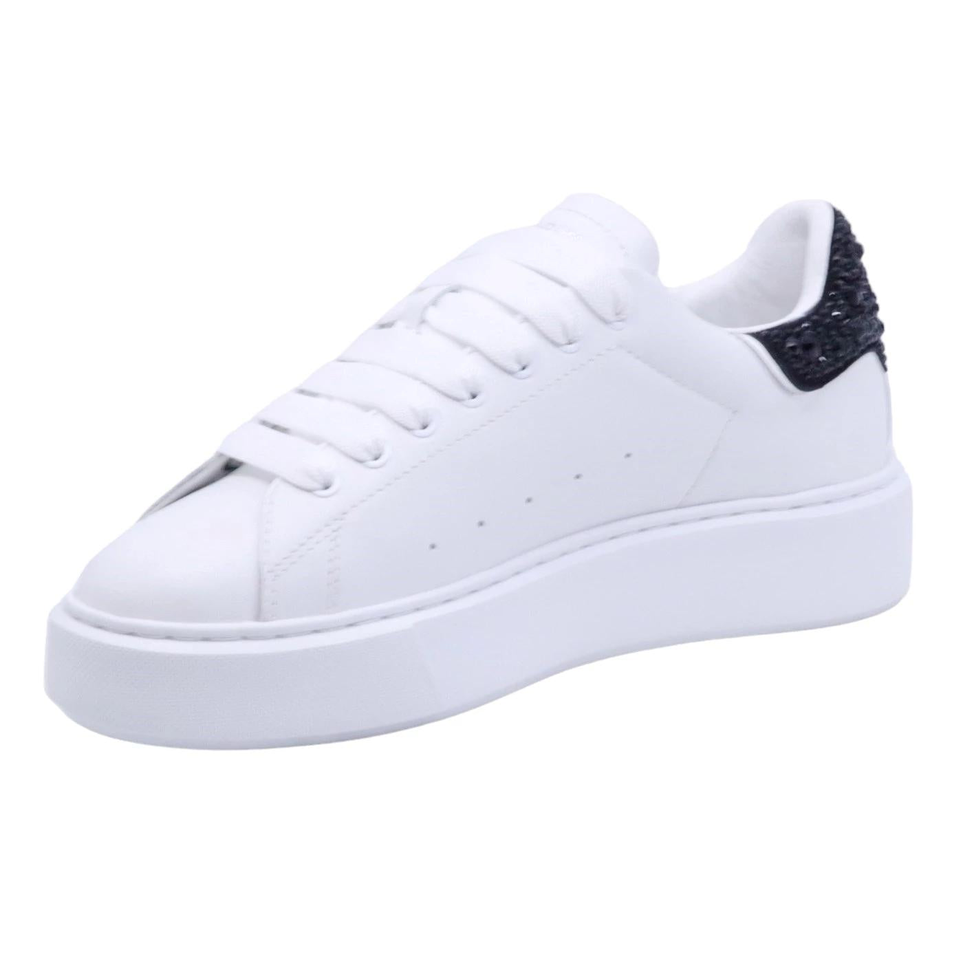 Sneaker donna Crime London in morbida pelle bianca con talloncino in glitter nero 