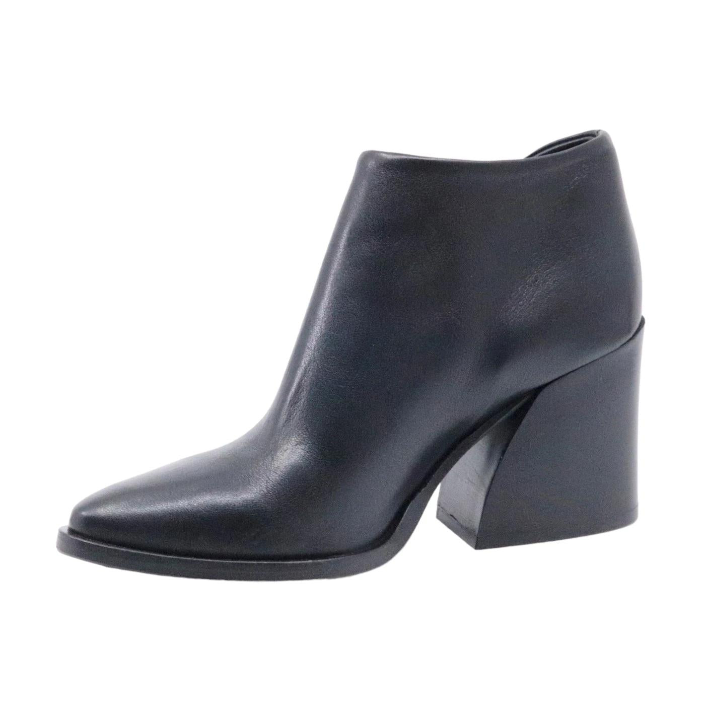 Stivaletto da donna Curiositè realizzato in pelle nappata nera 