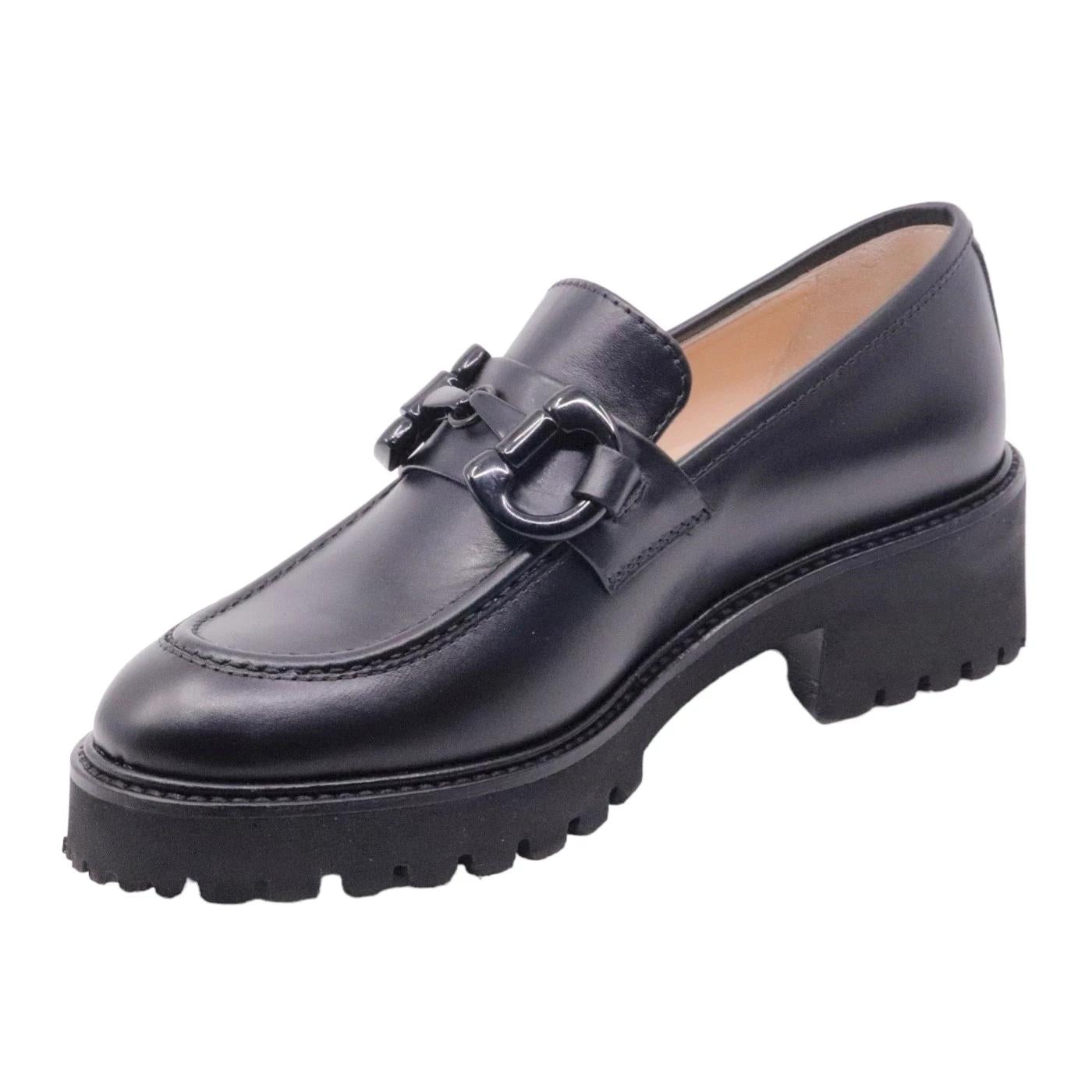 Mocassino donna Le Briella in pelle nappata di colore nero con morsetto 