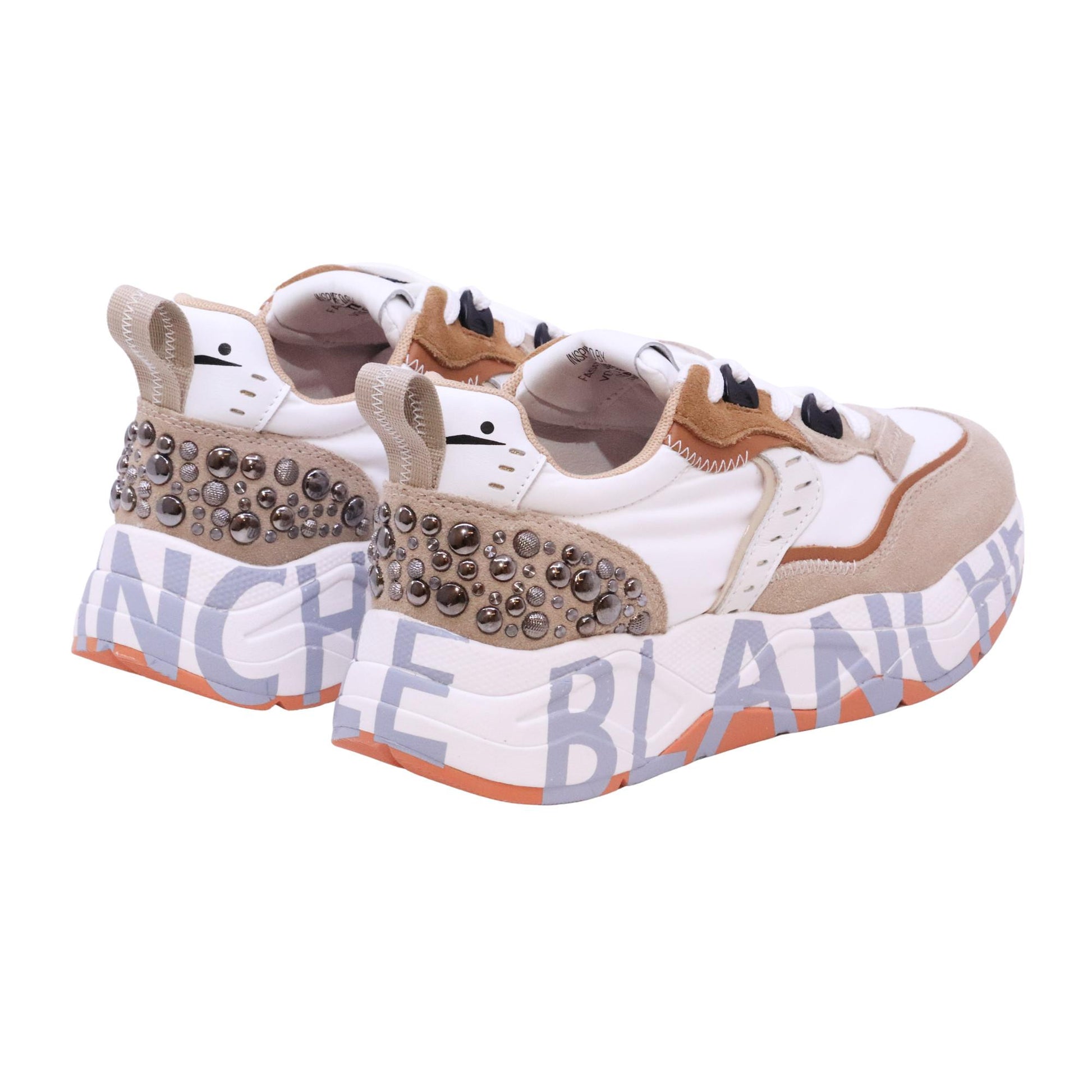 Voile Blanche CLUB105 sneaker donna in suede light beige e bianco con studs 