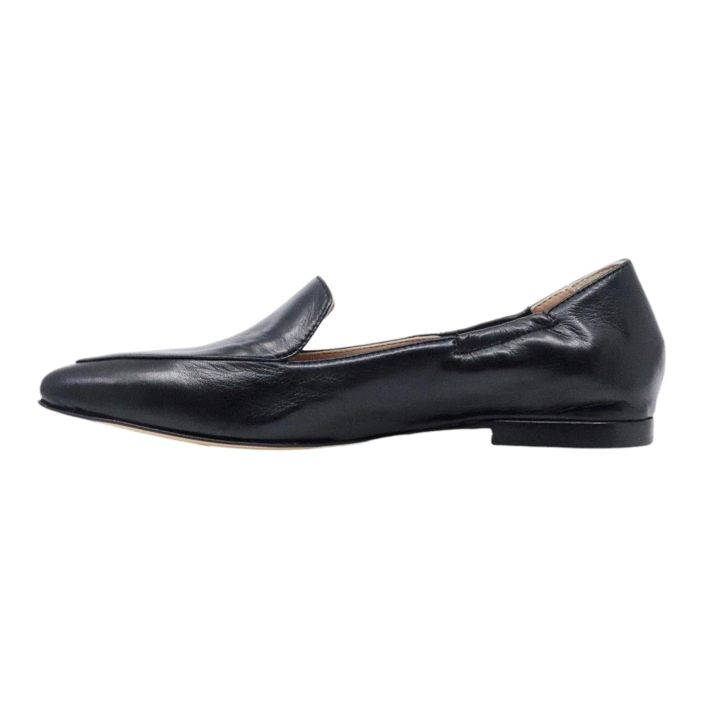 Mocassino donna Triver Flight con frangia realizzato in pelle nappata di colore nero 