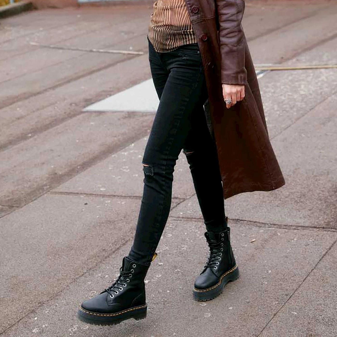 Dr. Martens Jadon III anfibio platform donna in pelle pisa nera 
