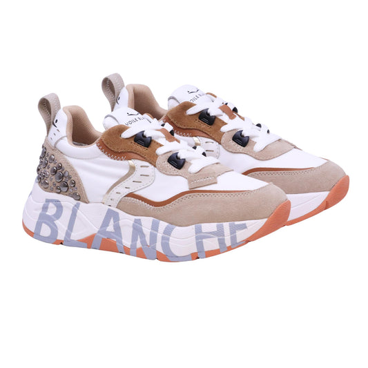 Voile Blanche CLUB105 sneaker donna in suede light beige e bianco con studs 