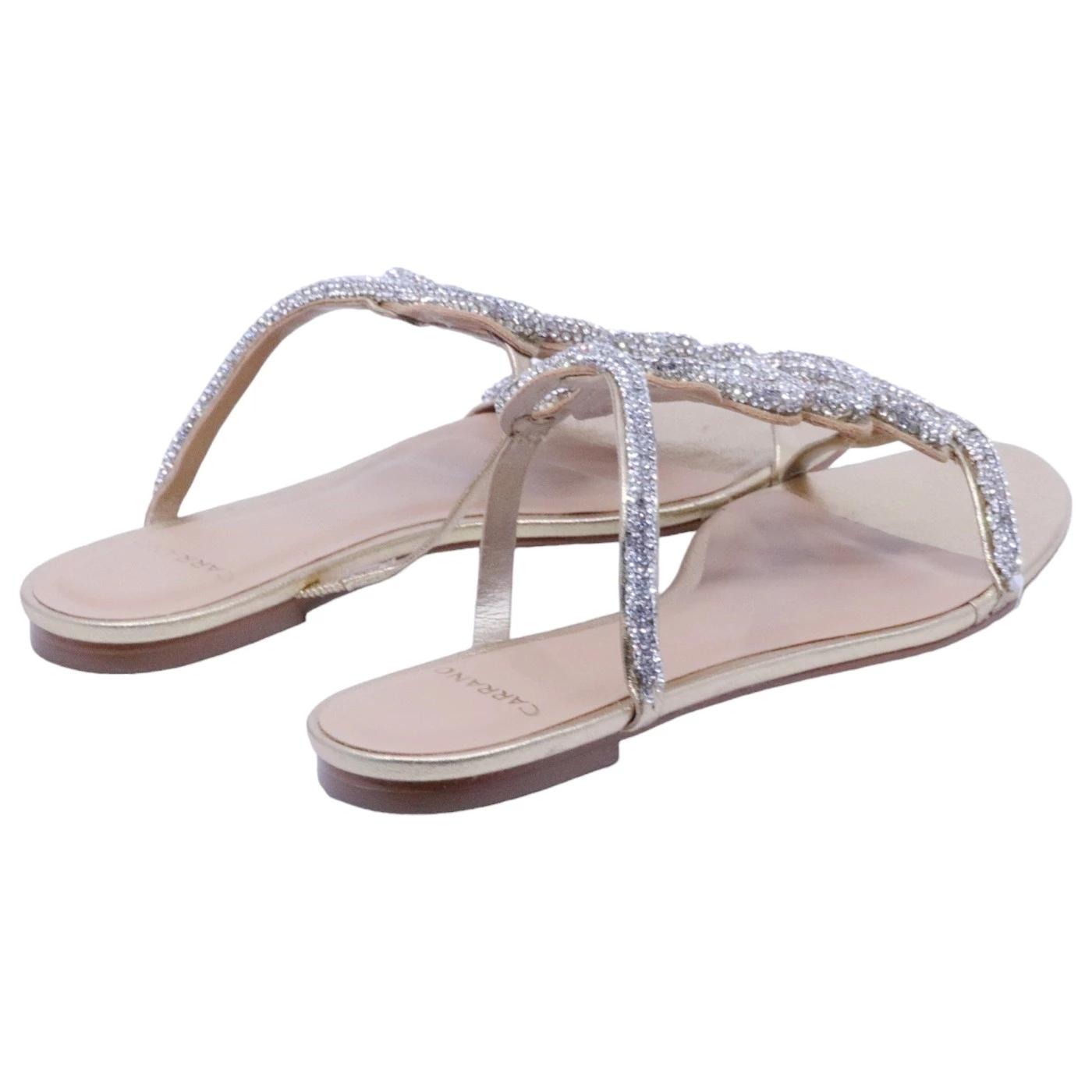 Sandalo basso Carrano 679004 in pelle satinata di colore oro 